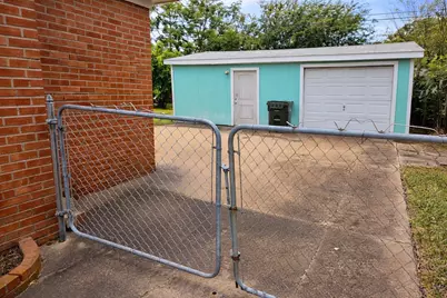 1611 Campbell Lane, Galveston, TX 77551 - Photo 11