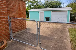 1611 Campbell Ln, Galveston, TX 77551 - Photo 11