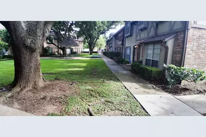 14703 Barryknoll Lane #26, Houston, TX 77079 - Photo 11