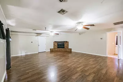 300 N Market Street, Louise, TX 77455 - Photo 9