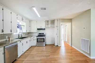 300 N Market Street, Louise, TX 77455 - Photo 5