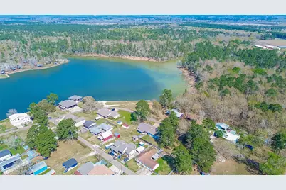 323 Lake Livingston Drive, Livingston, TX 77351 - Photo 35