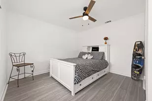 323 Lake Livingston Dr, Livingston, TX 77351 - Photo 13