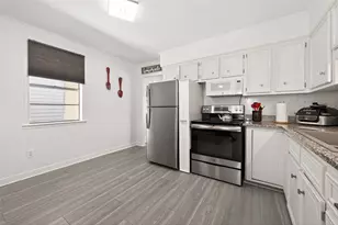 323 Lake Livingston Dr, Livingston, TX 77351 - Photo 11