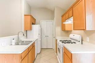 1235 Halls Bridge Bridge, League City, TX 77573 - Photo 9
