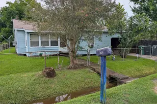 8013 Maxroy St, Houston, TX 77088 - Photo 7
