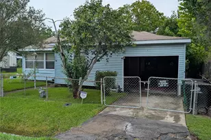 8013 Maxroy St, Houston, TX 77088 - Photo 11