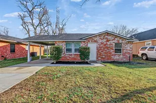 2613 Timber Dr, Dickinson, TX 77539 - Photo 1