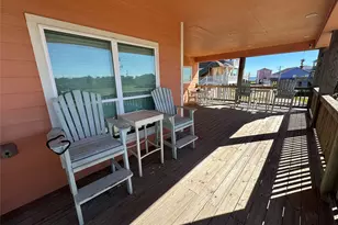 922 Driftwood Dr, Crystal Beach, TX 77650 - Photo 13