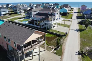 922 Driftwood Dr, Crystal Beach, TX 77650 - Photo 1