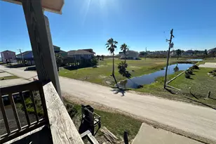 922 Driftwood Dr, Crystal Beach, TX 77650 - Photo 15