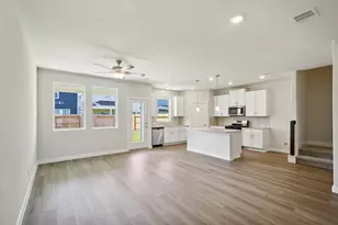 586 Avisa Dr, Kemah, TX 77565 - Photo 5