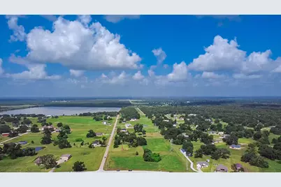 720 Winchester Trail, Angleton, TX 77515 - Photo 3