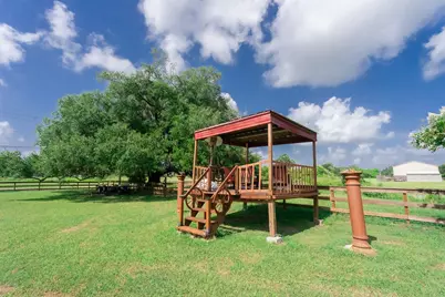 720 Winchester Trail, Angleton, TX 77515 - Photo 5