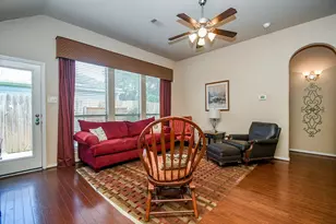 6022 Lynwood Banks Ln, Houston, TX 77092 - Photo 9