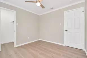 10550 Emnora Ln, Houston, TX 77043 - Photo 23