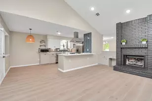 10550 Emnora Ln, Houston, TX 77043 - Photo 9