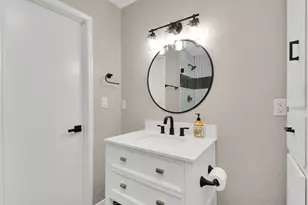 10550 Emnora Ln, Houston, TX 77043 - Photo 17