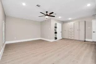 10550 Emnora Ln, Houston, TX 77043 - Photo 13