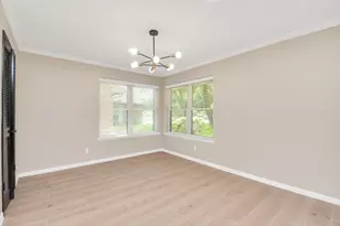 10550 Emnora Ln, Houston, TX 77043 - Photo 11