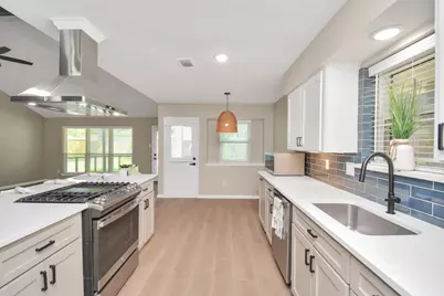 10550 Emnora Lane, Houston, TX 77043 - Photo 7