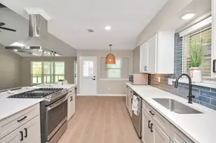 10550 Emnora Ln, Houston, TX 77043 - Photo 7