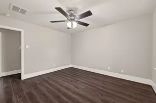 9623 Meadowglen Ln, Houston, TX 77063 - Photo 17