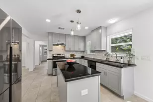 4017 Woodfin St, Houston, TX 77025 - Photo 9