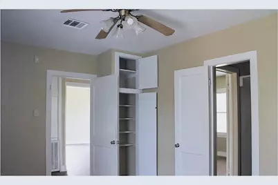 5621 Avenue Q 1/2, Galveston, TX 77551 - Photo 9