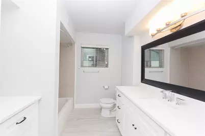 5226 Loch Lomond Drive, Houston, TX 77096 - Photo 11