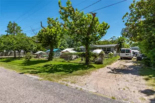 4624 6th St, Bacliff, TX 77518 - Photo 33