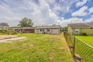 5007 Northridge Dr, Houston, TX 77033 - Photo 23