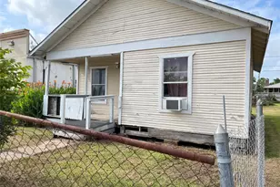 1022 W Broad St, Freeport, TX 77541 - Photo 3