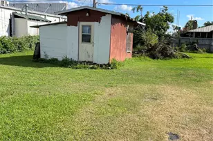1022 W Broad St, Freeport, TX 77541 - Photo 7