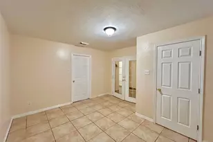 514 Regional Park Dr, Houston, TX 77060 - Photo 9