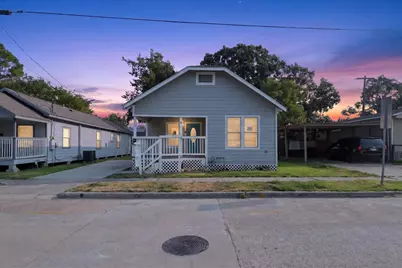 320 E Murrill Street, Baytown, TX 77520 - Photo 1