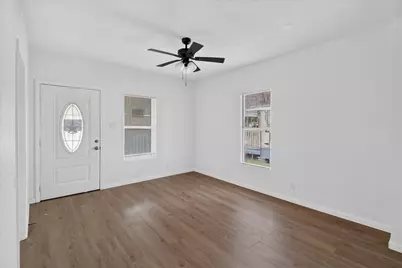 320 E Murrill Street, Baytown, TX 77520 - Photo 7