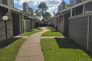 6347 Cattails Ln, Houston, TX 77035 - Photo 13