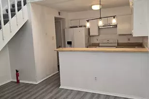 6347 Cattails Ln, Houston, TX 77035 - Photo 9