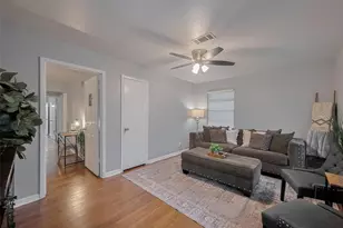 2218 Silverbonnet St, Houston, TX 77055 - Photo 5