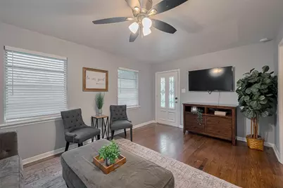 2218 Silverbonnet Street, Houston, TX 77055 - Photo 5