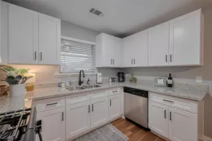 2218 Silverbonnet St, Houston, TX 77055 - Photo 13