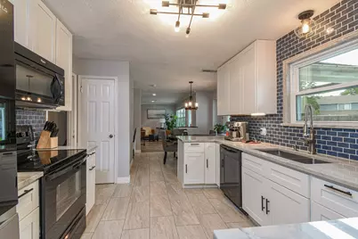 310 Prince Of Wales Street, Conroe, TX 77304 - Photo 5