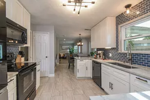 310 Prince of Wales St, Conroe, TX 77304 - Photo 5