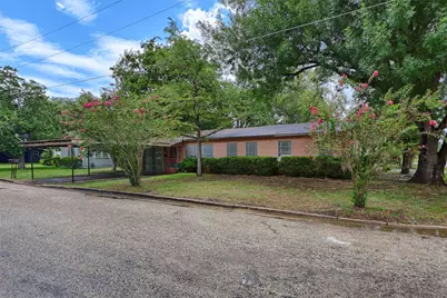 200 Young Street, Hallettsville, TX 77964 - Photo 1