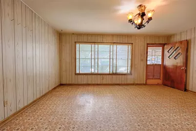200 Young Street, Hallettsville, TX 77964 - Photo 3