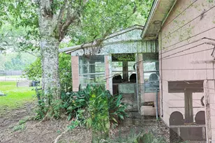 200 Young St, Hallettsville, TX 77964 - Photo 27