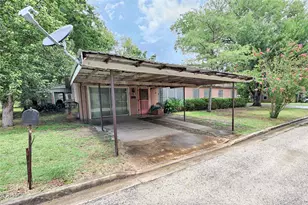200 Young St, Hallettsville, TX 77964 - Photo 25