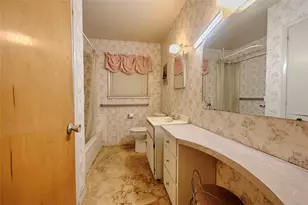 200 Young St, Hallettsville, TX 77964 - Photo 17