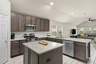 2214 Sand Lily Dr, Texas City, TX 77568 - Photo 9